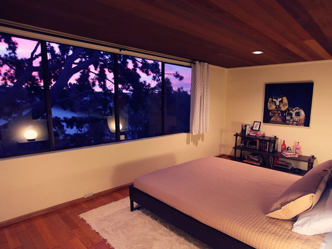 Room 2, Luxury Ocean View Bay View Home, San Diego