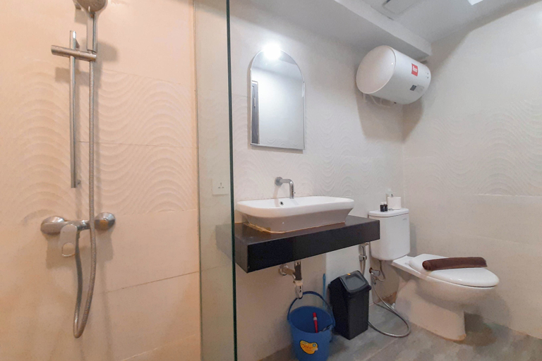 Bathroom 3, Cozy Loft 2Br At Grand Jati Junction Apartment, Medan