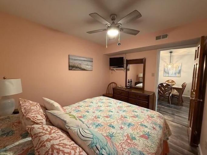 Room 5, Sandy Shores I -104 3 Bedroom Condo, Horry