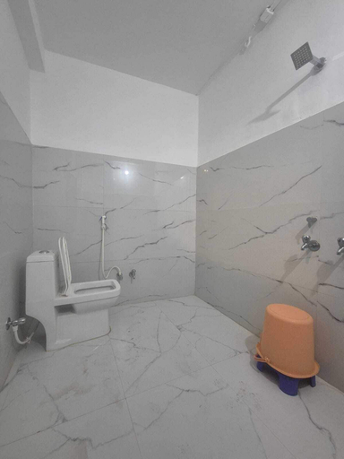 Bathroom 4, Varun Hotel and Restaurant, Jaunpur
