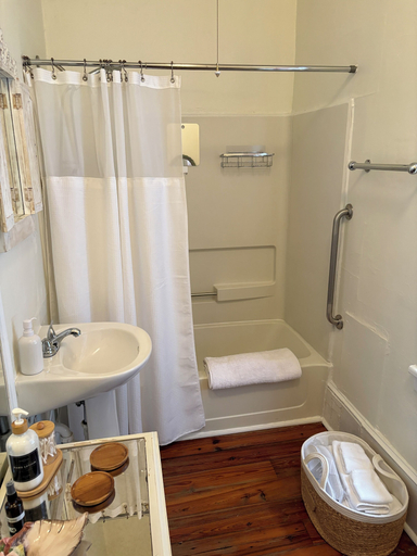 Bathroom 3, Chesnut Cottage Inn, Richland