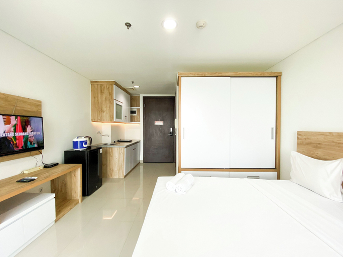 Room 4, Wooden Touch Studio At Lrt City Bekasi Apartment, Bekasi