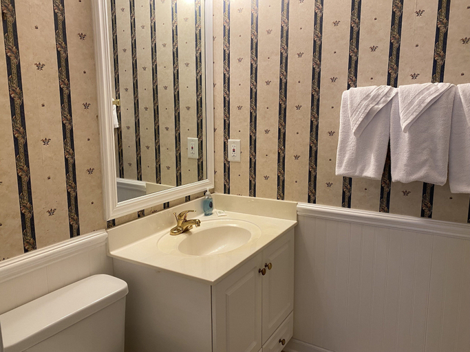 Bathroom 2, Ocean Keyes 3941 by RedAwning, Horry