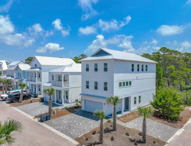 Exterior 2, Pet Friendly Beach Retreat on 30a - Sleeps 14, Walton