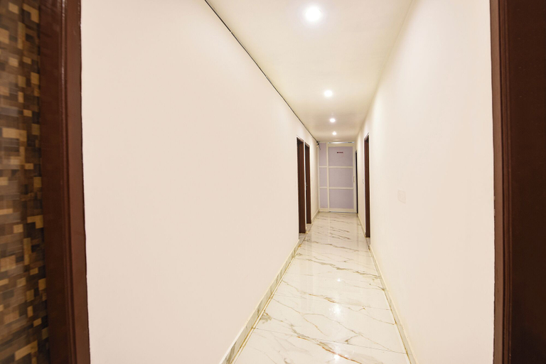 Lobby 5, Fabhotel Scorpion Inn, Delhi