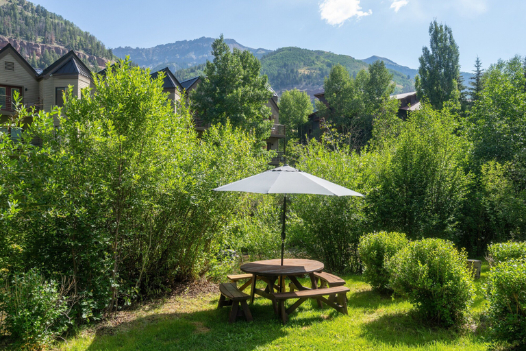Outdoor dining 4, Mountainside Inn 115/117 2 Bedroom Hotel Room, San Miguel