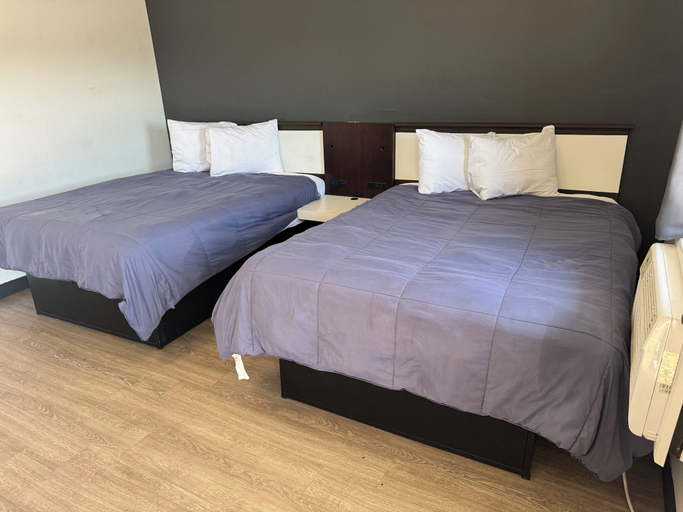Room 4, Classic Inn Motel, Bell