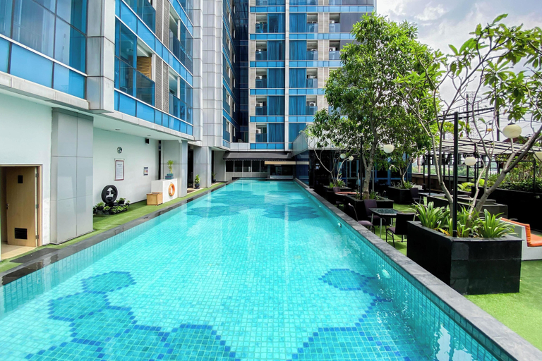 Pool 3, Good Location Studio At Apartment Tamansari The Hive Near Lrt Station, East Jakarta