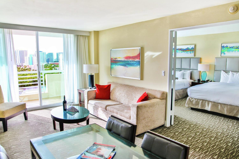 Bedroom 3, GALLERYone - a DoubleTree Suites by Hilton, Broward