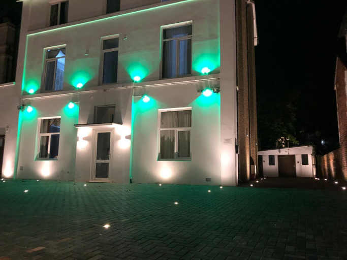 Front of property, Studio 33-Free Private Parking, Portsmouth