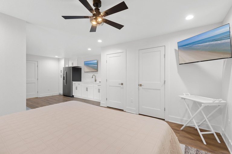 Room 3, Flip Flop Living NSB, Volusia