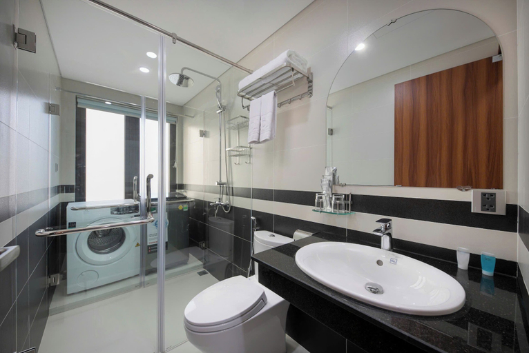 Bathroom 3, Hummer Hotel & Apartment Danang Beach, Da Nang