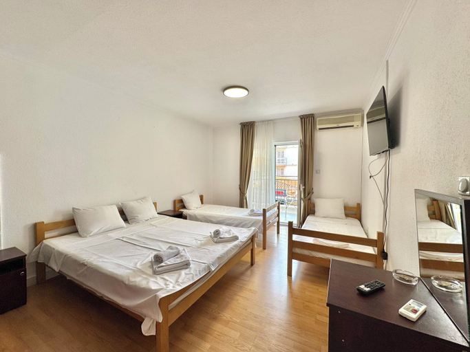 Room 5, Hotel Lobo