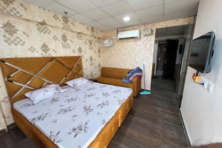 Room 5, Golden Punjabi House, Sahibzada Ajit Singh Nagar