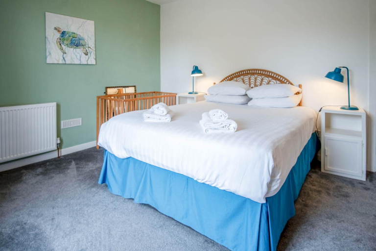 Bedroom 2, Fern Bank - 5 Bedroom House - Horton, Swansea
