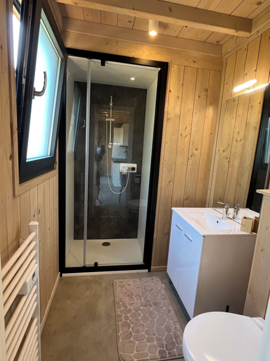 Bathroom, Domaine du lac de condé, Aisne