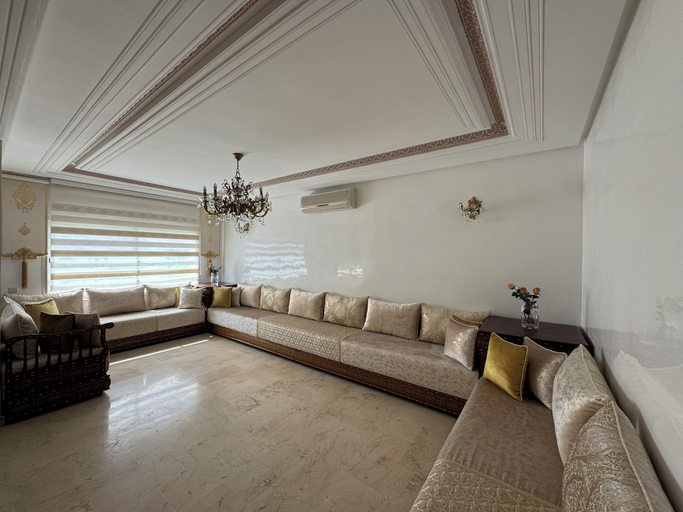 Living area 4, Chic 4BR with Jacuzzi-Fez New City Stay, Fès