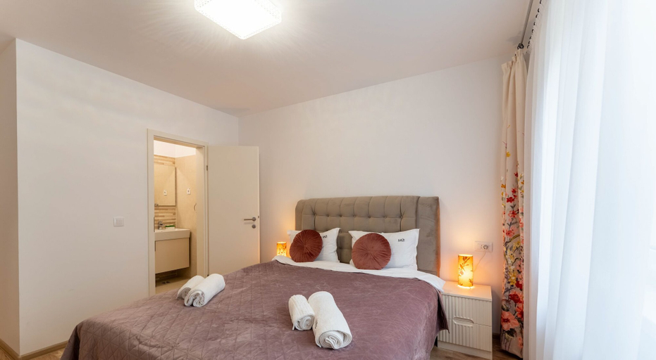 Bedroom 2, MoHost Sabina - Luxury with Balcony, Brasov