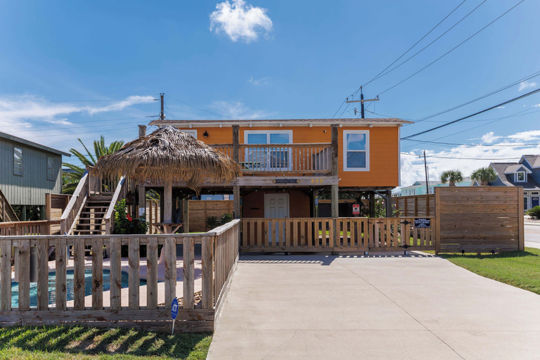 Exterior, Someday Isle 2bdr Home for 6, Nueces