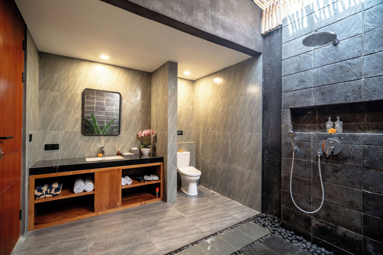 Bathroom shower, Uma Sari Private Villa, Gianyar