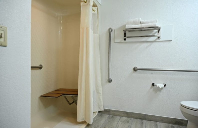 Bathroom 4, Rodeway Inn, Dodge