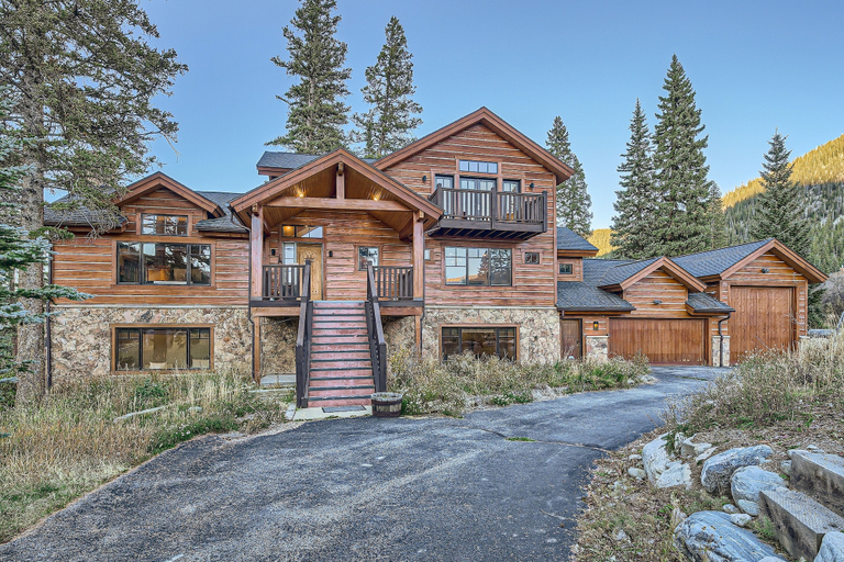 Exterior 3, Peaks Paradise 4 Bedroom Home by RedAwning, Summit