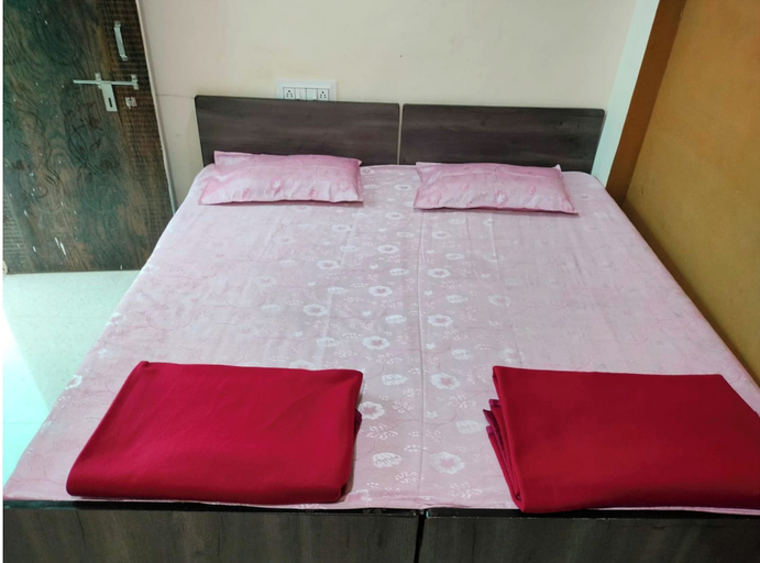 Room 4, Hotel Kailash Kuti Guest House, Ujjain