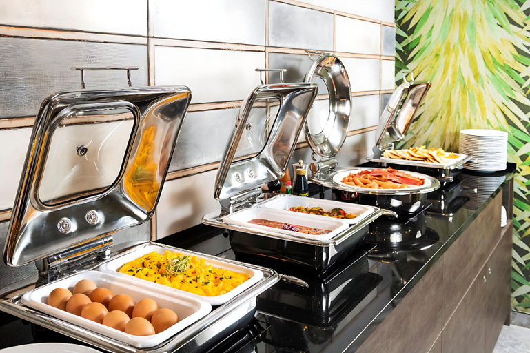 Breakfast buffet, SHASTE CITY HOTEL, Musanze