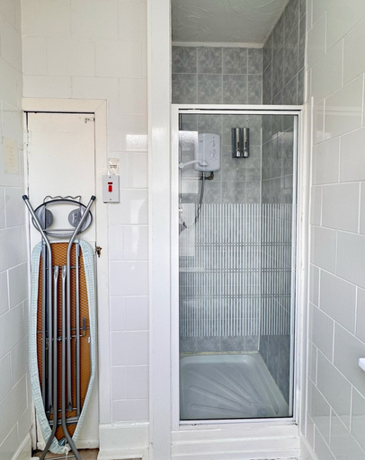 Bathroom 3, Kendal Hotel, Blackpool