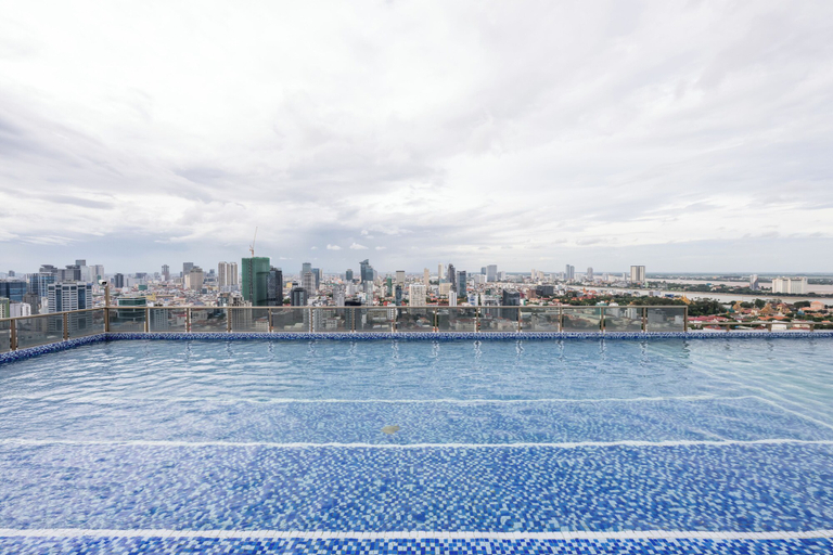 Rooftop pool 3, M Residence-Cozy Stay by Soben Homes, Phnom Penh