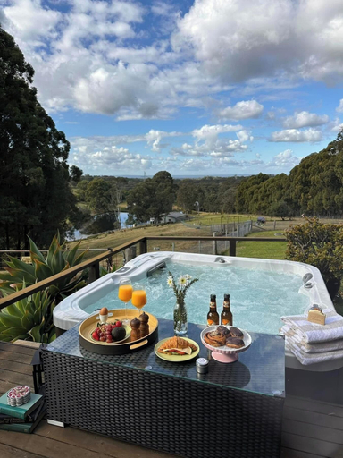 Food & Drinks 5, Blueberry Hills on Comleroy, Hawkesbury