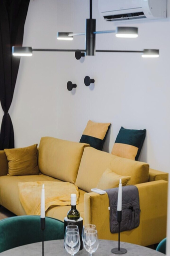 Living area 5, Koi Deluxe, Urban Two Bedroom Oasis, Split