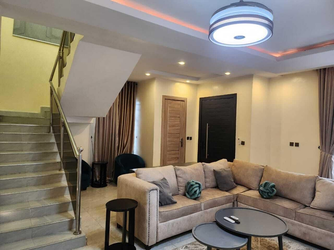 Living area 3, Charming 2- Bedroom Duplex, Eti-Osa