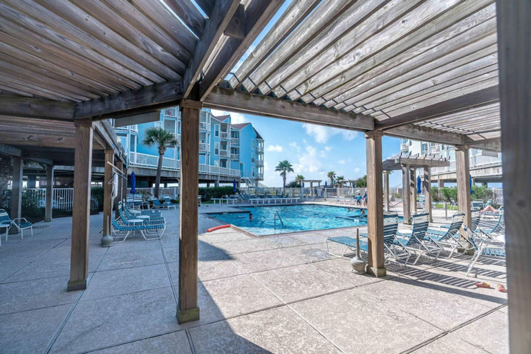 Garden 1, Easy Beach Access Charming Beachside Condo, Galveston