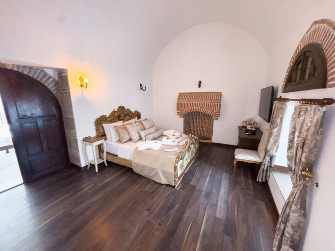 Room 5, Kervansaray Antique Hotel, Çeşme