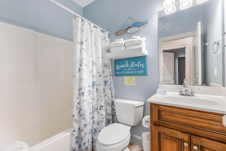 Bathroom 3, Laguna Breeze C, Baldwin