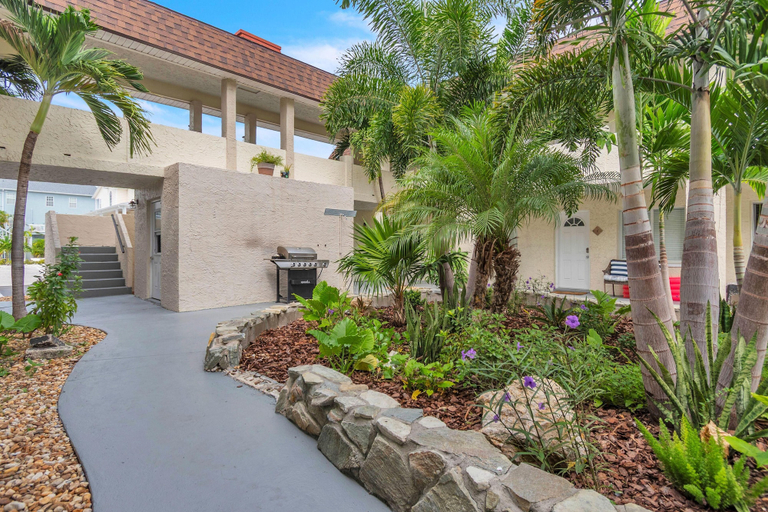 Terrace/patio 2, Indian Oaks #7 - Sandy Toes, Pinellas