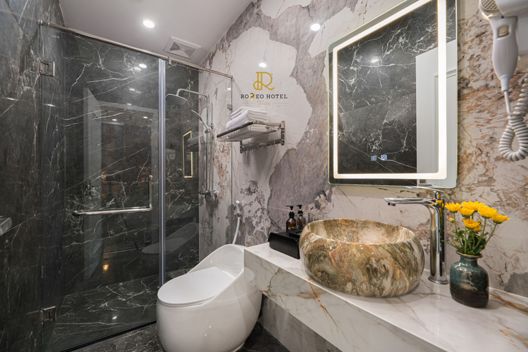 Bathroom 5, Romeo Villa Hotel HN - by BAY LUXURY, Hoàng Mai