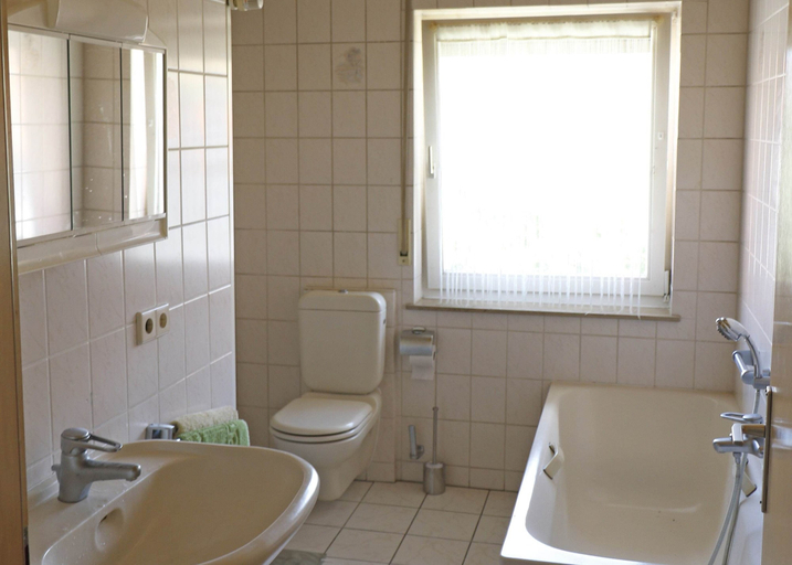 Bathroom 3, Holiday Farm Situated Next to the Kellerwald-edersee National Park With a Sunbathing Lawn, Waldeck-Frankenberg