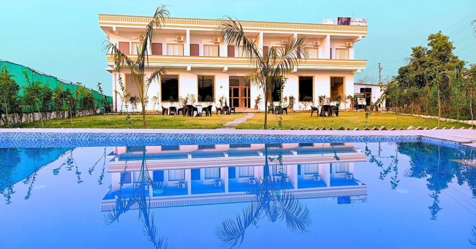 Outdoor pool, Foreste Resort, Nainital