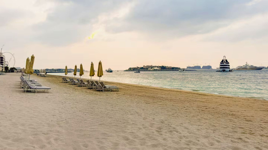 Beach, Grand Bleu Residences - Dubai Harbour, Dubai
