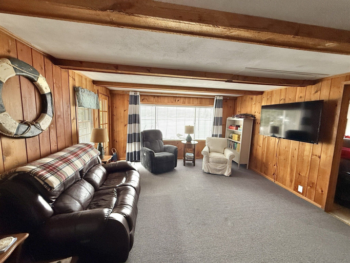 Living area, Sunset Shores Limit 4 2 Bedroom Cottage, Cumberland