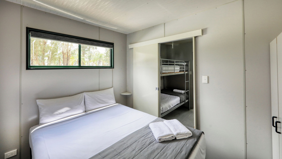Bedroom 2, Milmerran Village Caravan Park, Millmerran