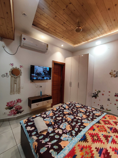 Room 4, Vrinda Homes, Gautam Buddha Nagar