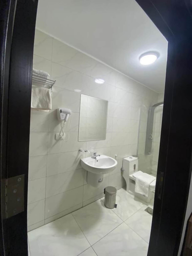 Bathroom 3, Petra jewel luxury hotel, Wadi Musa