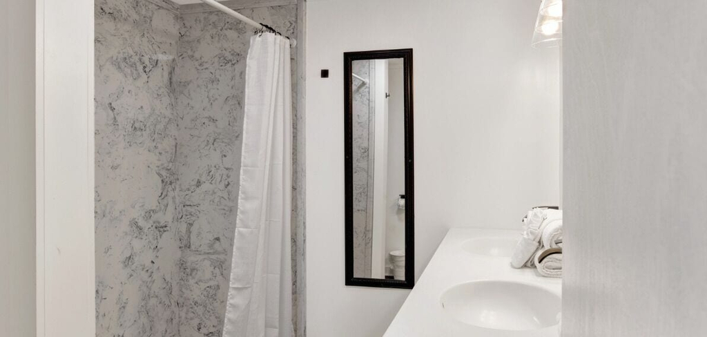 Bathroom 5, Legasea Beach House, Baldwin