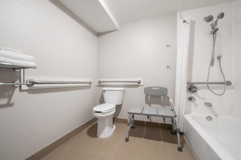 Bathroom 4, Days Inn by Wyndham Murphy, Cherokee