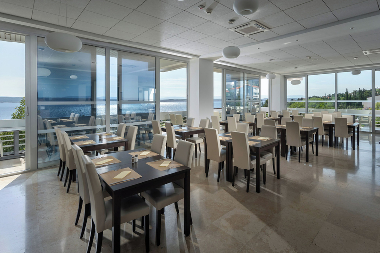 Restaurant 5, Paviljoni Omorika, Crikvenica