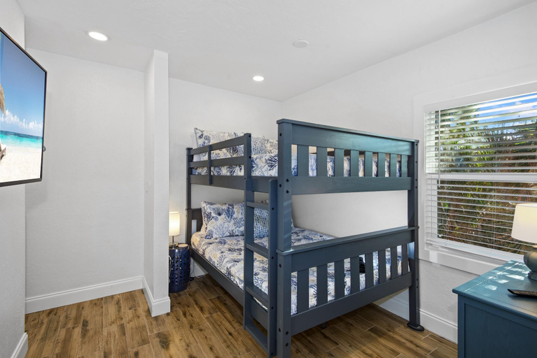 Bedroom 3, Coral Cove, Lee