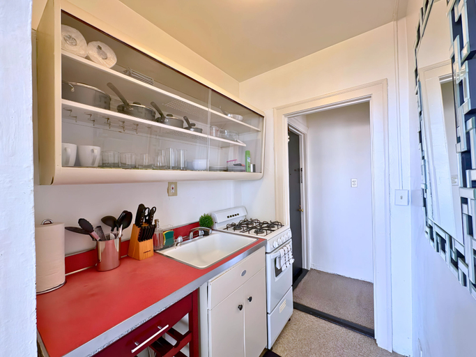 Private kitchen 2, 1BR Gold Coast Vintage Gem - SP 1700, Cook
